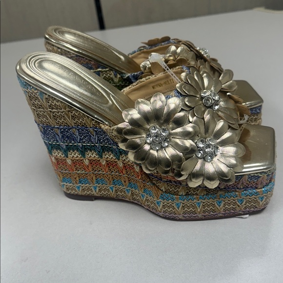 Azalea Wang Moyna Floral Embellished Platform Wedge Sandals Size 7.5 NWOB - Picture 6 of 11